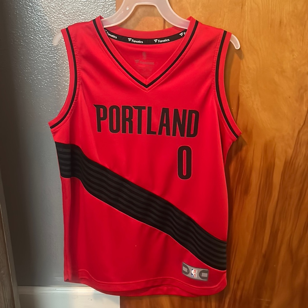 Damian Lillard youth medium jersey. Only worn 3 times.